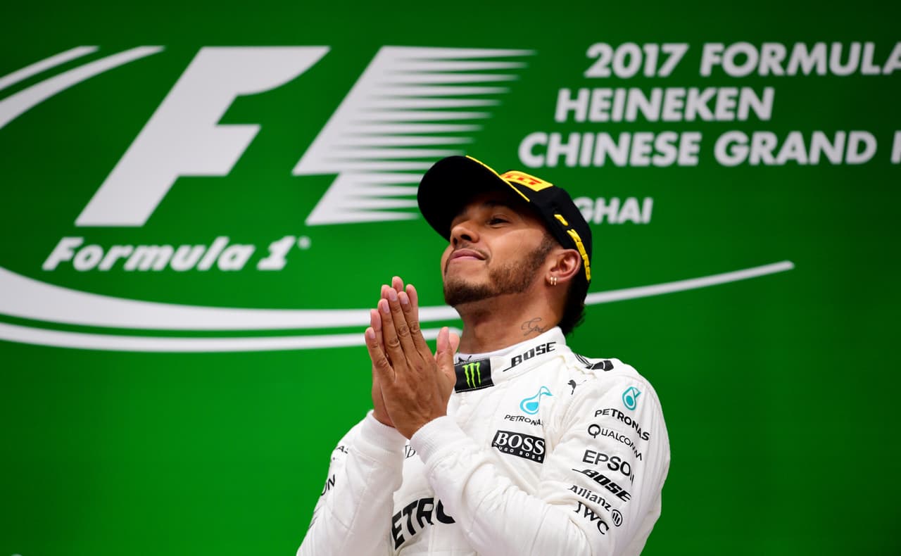 Hamilton había mejorado en la pista china el récord de vuelta, vigente trece años y hasta el sábado en poder del alemán Michael Schumacher.