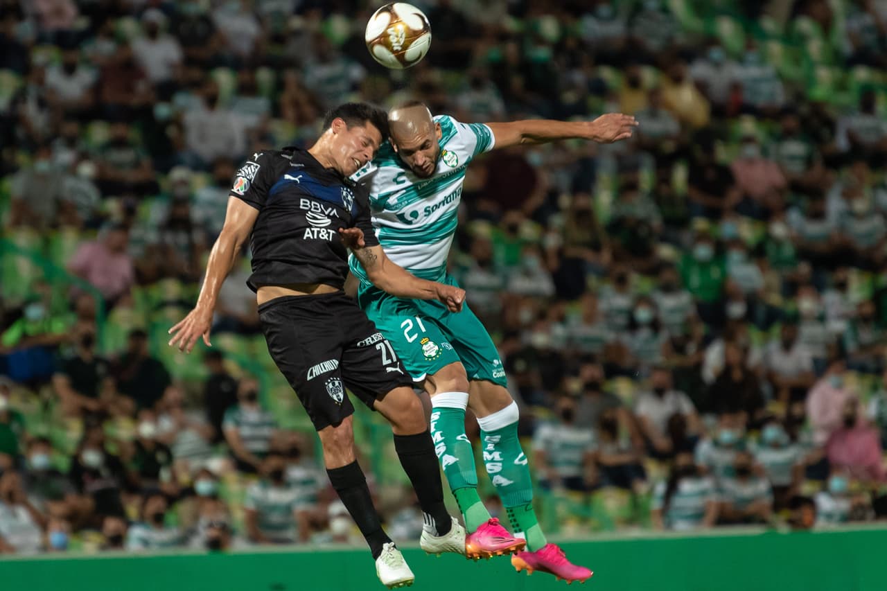 Eduardo Aguirre y Ayrton Preciado son los encargados de consumar la voltereta 2-1 sobre Santos y toman una ligera ventaja en las eliminatorias.