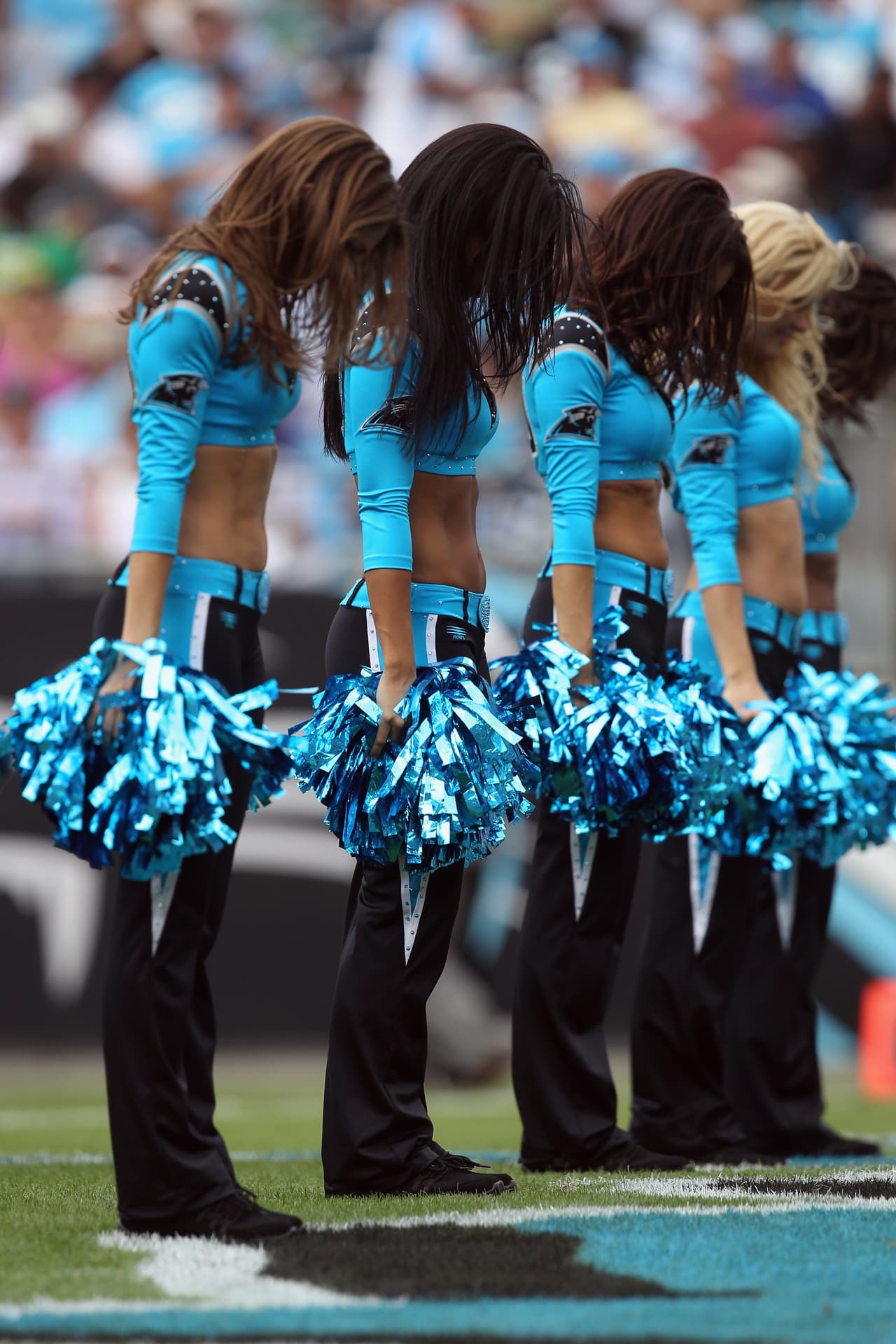 Con el invierno las cheerleaders de la NFL lucirán sus pantalones más ajustaditos y sexys para la temporada, checa lo que podrás ver.