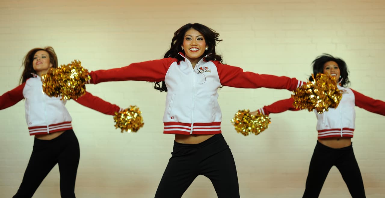 Con el invierno las cheerleaders de la NFL lucirán sus pantalones más ajustaditos y sexys para la temporada, checa lo que podrás ver.