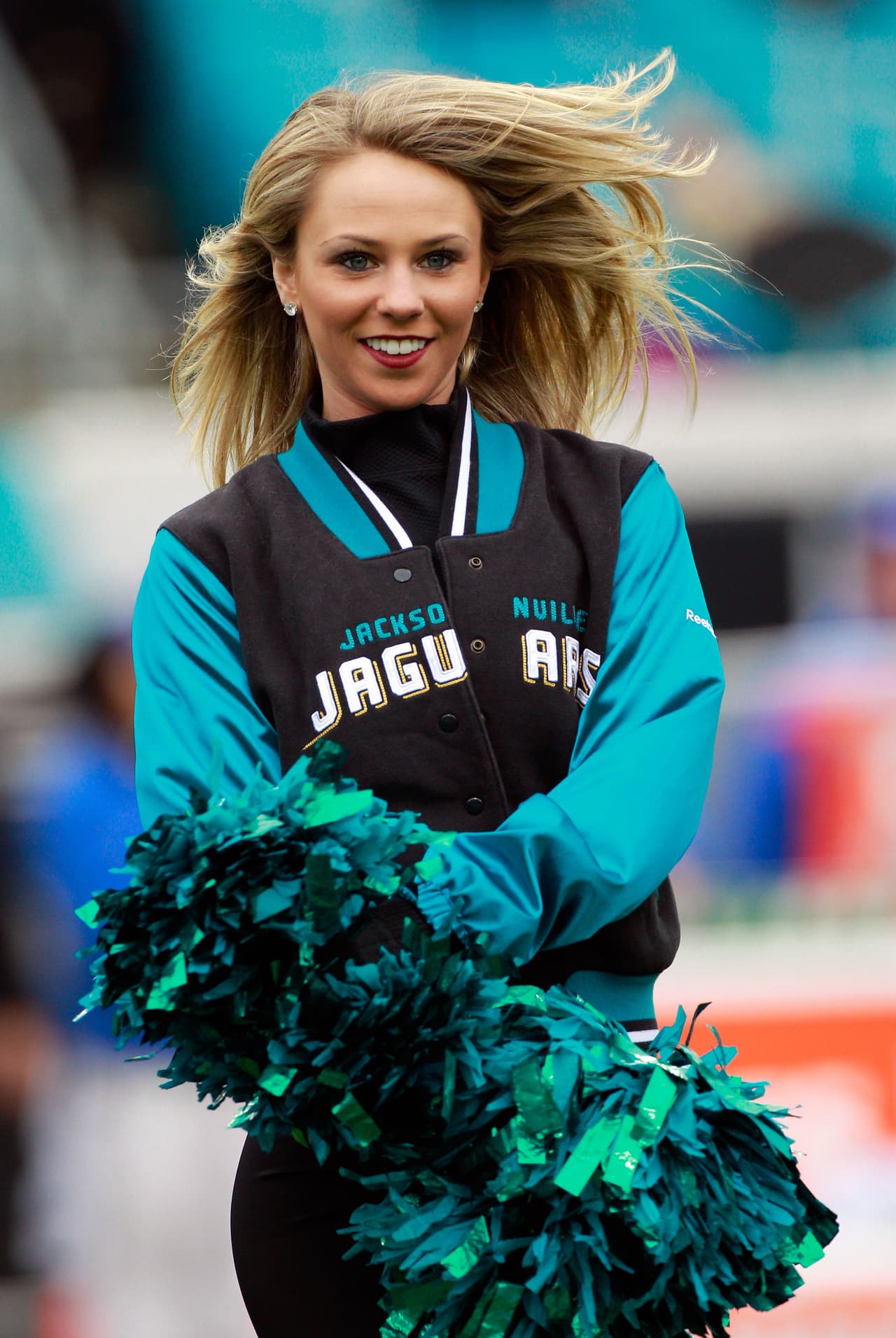 Con el invierno las cheerleaders de la NFL lucirán sus pantalones más ajustaditos y sexys para la temporada, checa lo que podrás ver.