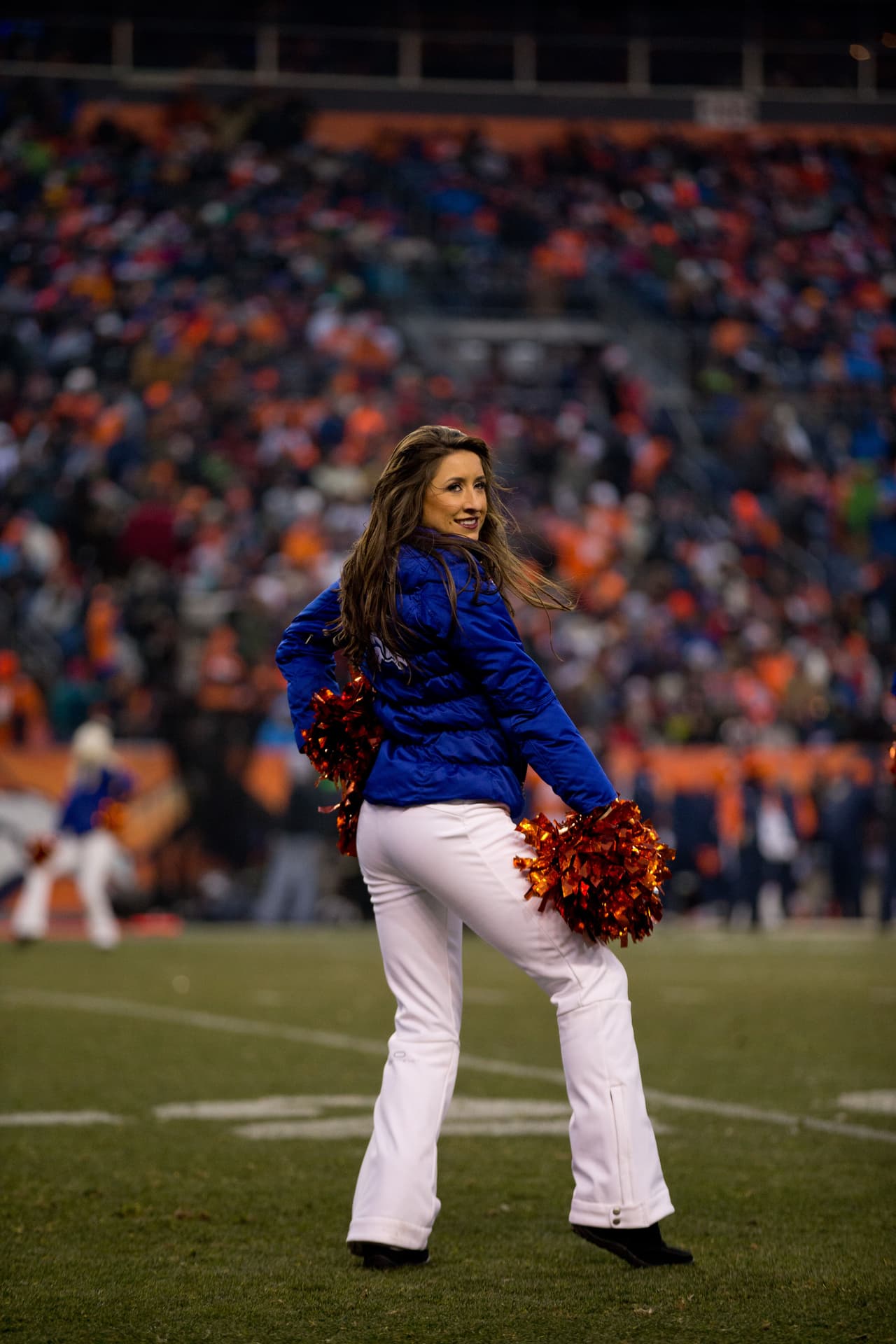 Con el invierno las cheerleaders de la NFL lucirán sus pantalones más ajustaditos y sexys para la temporada, checa lo que podrás ver.