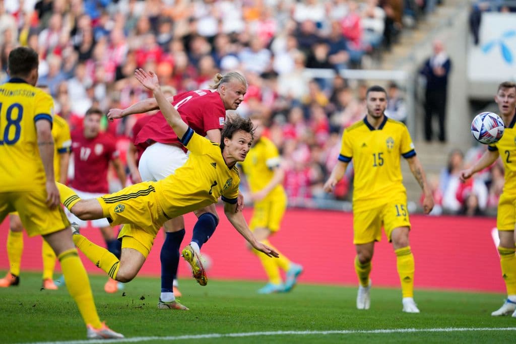 La presencia de Erling Haaland ha cambiado la cara de la selección de Noruega, disparada en la UEFA Nations League gracias a un nuevo triunfo logrado en Oslo ante Suecia por 3-2, con dos goles y una asistencia del flamante refuerzo del Manchester City.