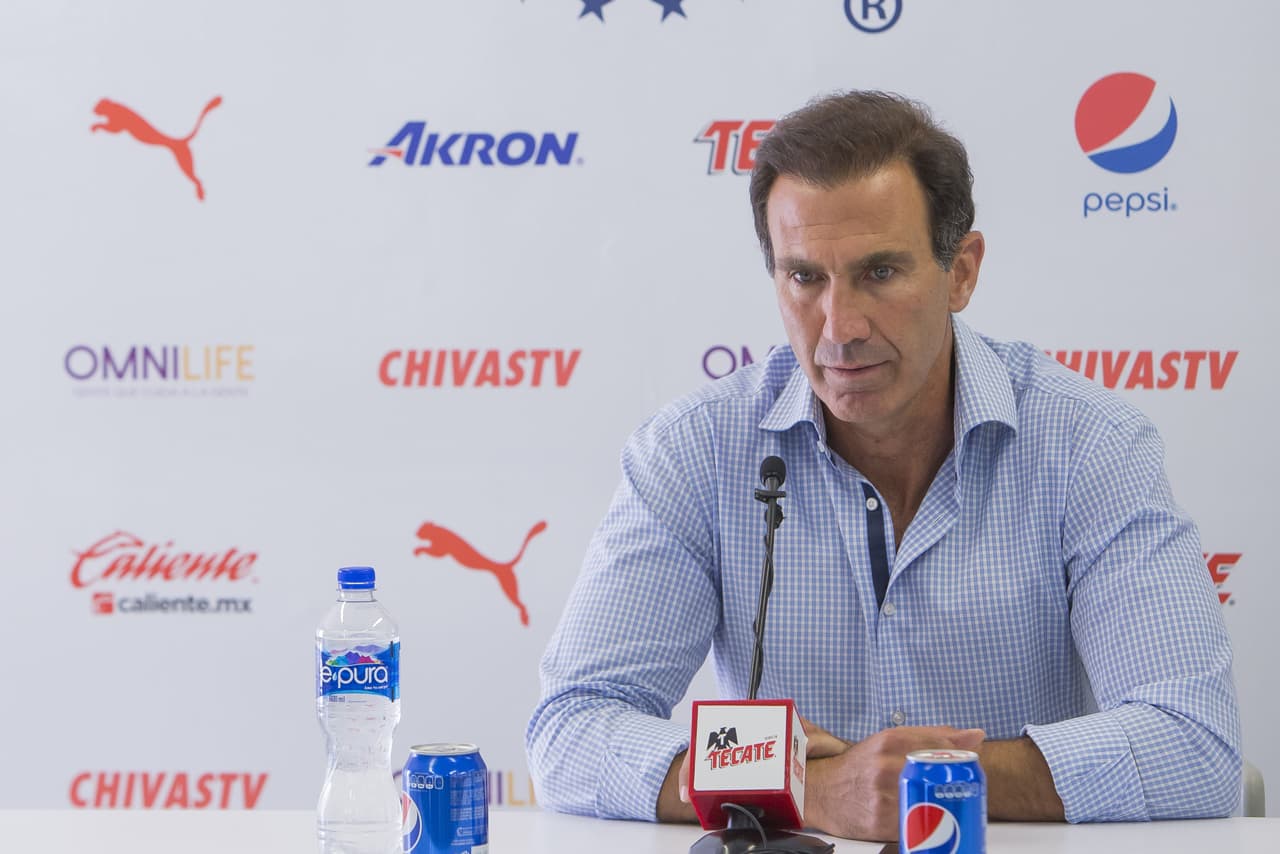 "Hubo una confusión, hablé con todos los jugadores personalmente para eliminar cualquier rumor", luego de que algunos de ellos se manifestaran a favor del argentino en sus redes sociales.