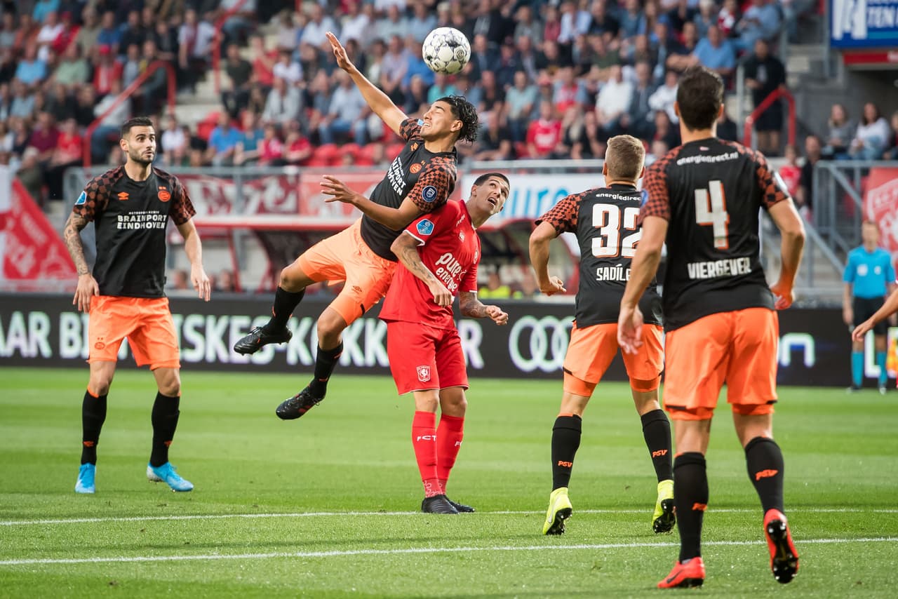 PSV debutó en la Eredivisie con empate frente al Twente.