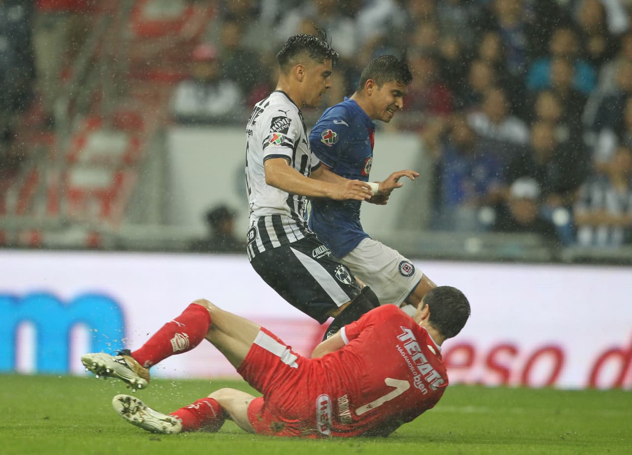 El arquero del Monterrey, Marcelo Barovero, lució seguro en gran parte del compromiso, jugándose el físico para evitar las jugadas de riesgo en el área.