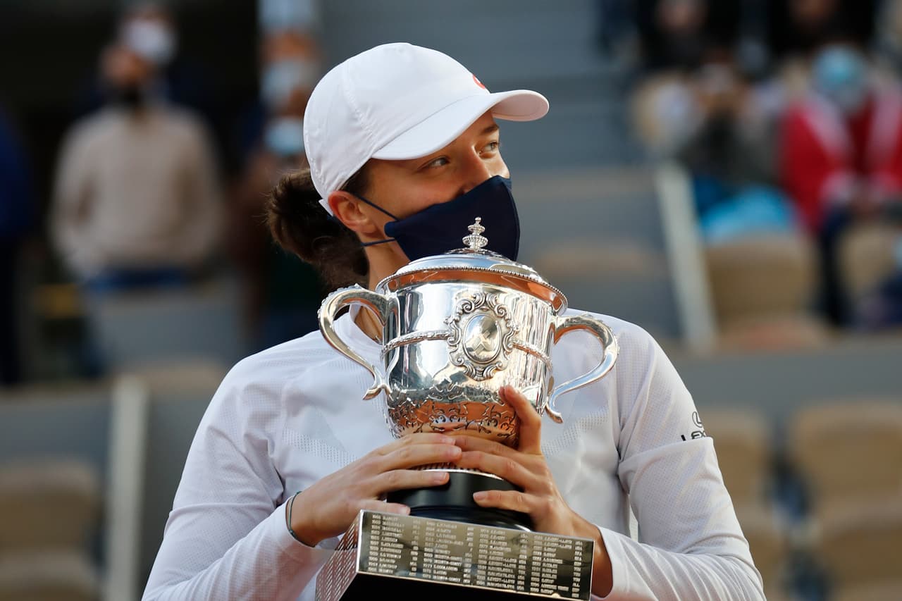 ¡Iga Swiatek conquista el Roland Garros 2020! | Venció a Sofia Kenin con parciales de 6-4 y 6-1 para convertirse en la primera polaca en ganar el Abierto de Francia.