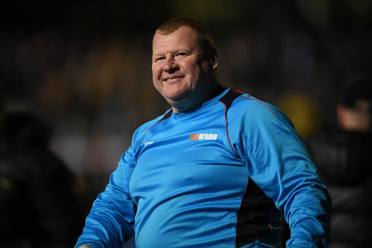 Tras la salida de Wayne Shaw, el Sutton United colocó a un defensa como portero
