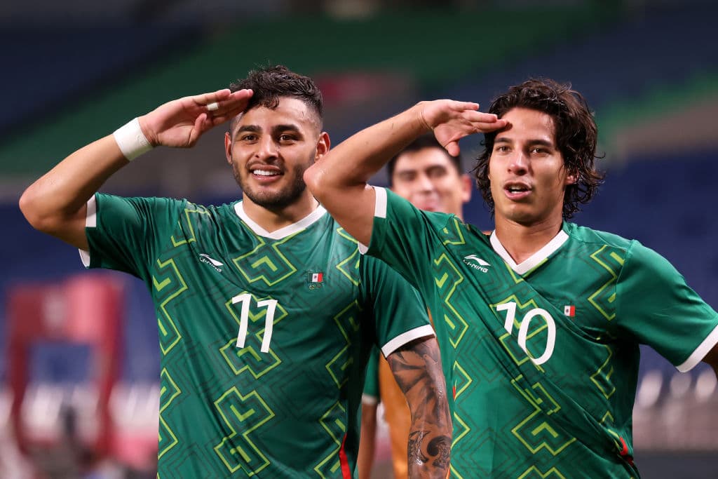 El Tri olímpico se subió al podio de Tokyo 2020 luego de vencer con claridad a Japón en el duelo por la medalla de Bronce y gracias a los goles de Sebastián Córdova, Johan Vázquez y Alexis Vega.