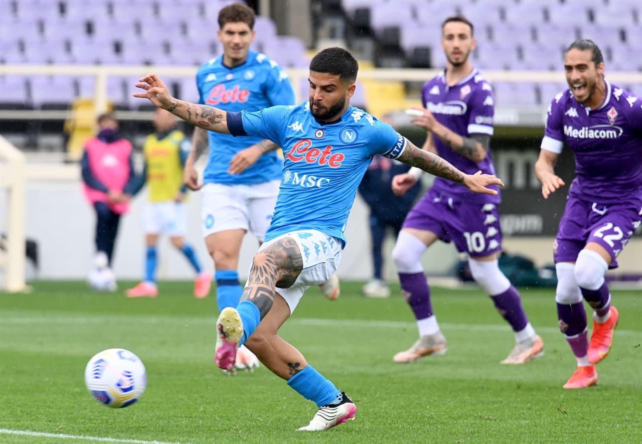 Napoli se impone a la Fiorentina en su visita con un marcador de 2-0, durante la Jornada 37 en la Serie A. Las anotaciones fueron por parte de Lorenzo Insigne al minuto 56 y el segundo tanto fue un autogol de Lorenzo Venutti durante la segunda mitad del encuentro. Hirving Lozano ingresó al campo al minuto 80.