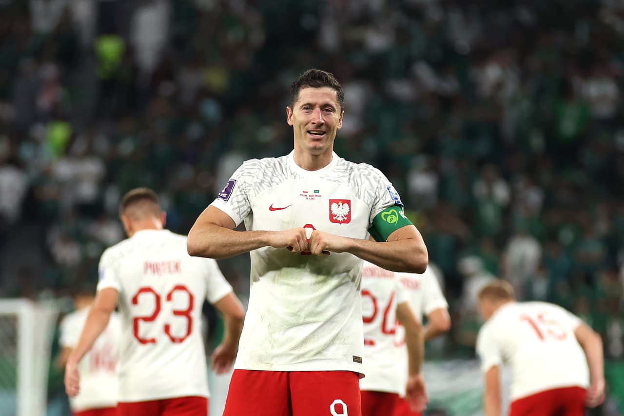 Robert Lewandowski no resiste las lágrimas al marcar su primer gol en un Mundial