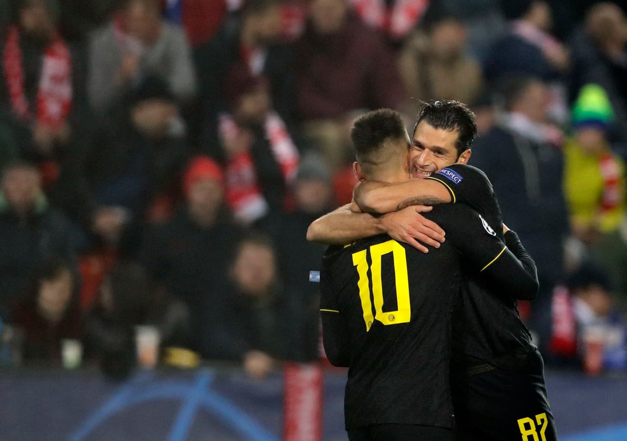 Lautaro Martínez (19’, 88’) continúa con excelente racha y marcó en dos ocasiones. Lukaku (81’) marcó el tercero para los visitantes. Soucek (37’) descontó para Slavia Praga.