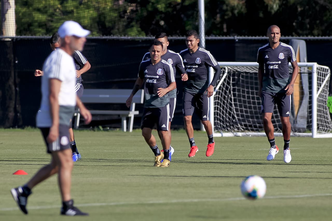 La Selección Mexicana realiza sus últimos ajustes en Los Ángeles (California) con miras a su debut, el primer partido en un torneo oficial con Gerardo Martino como técnico, contra Cuba por el Grupo A de la Copa Oro.