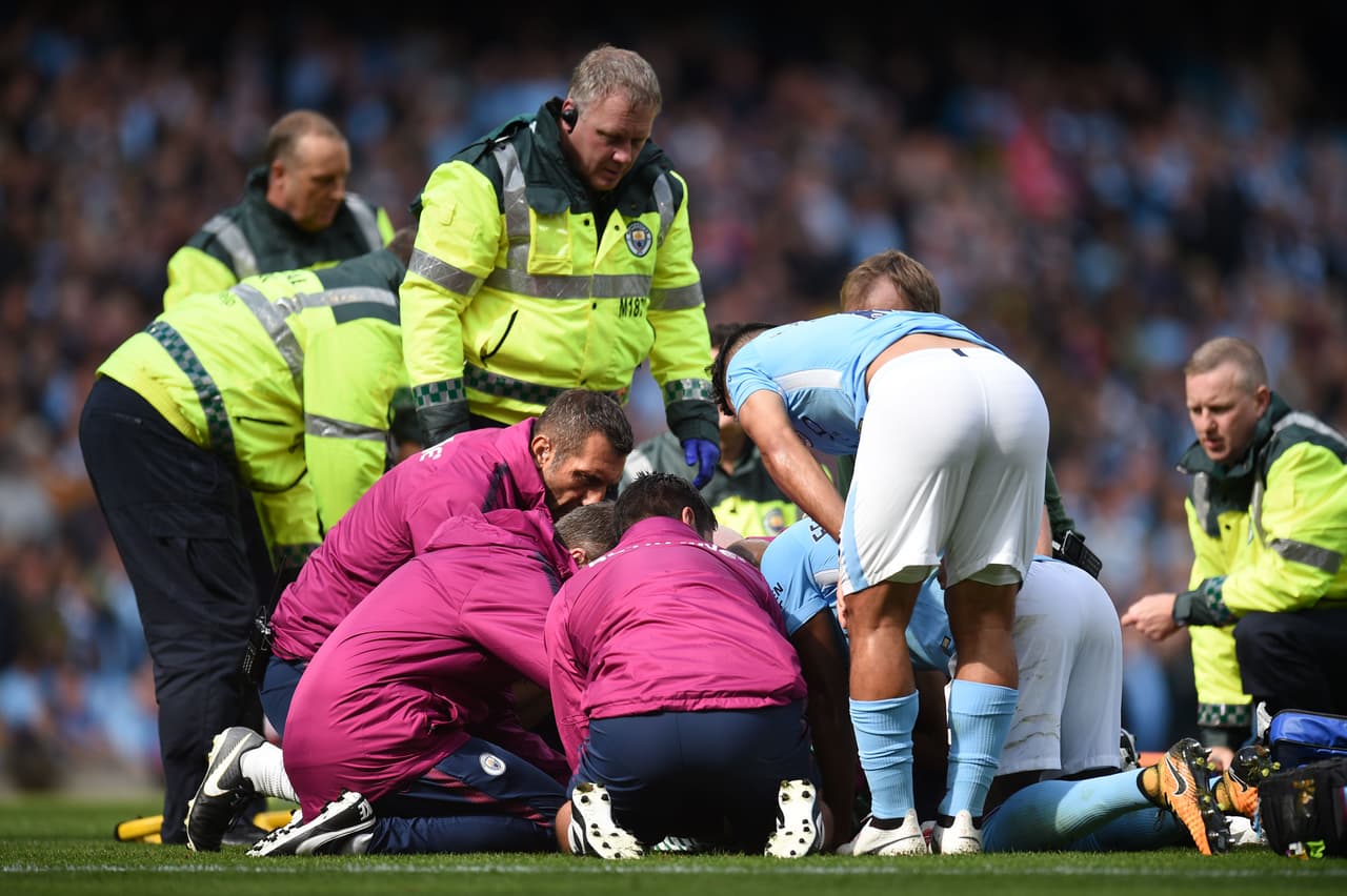 Los compañeros del Manchester City se vieron impotentes y asustados por la salud de su arquero.