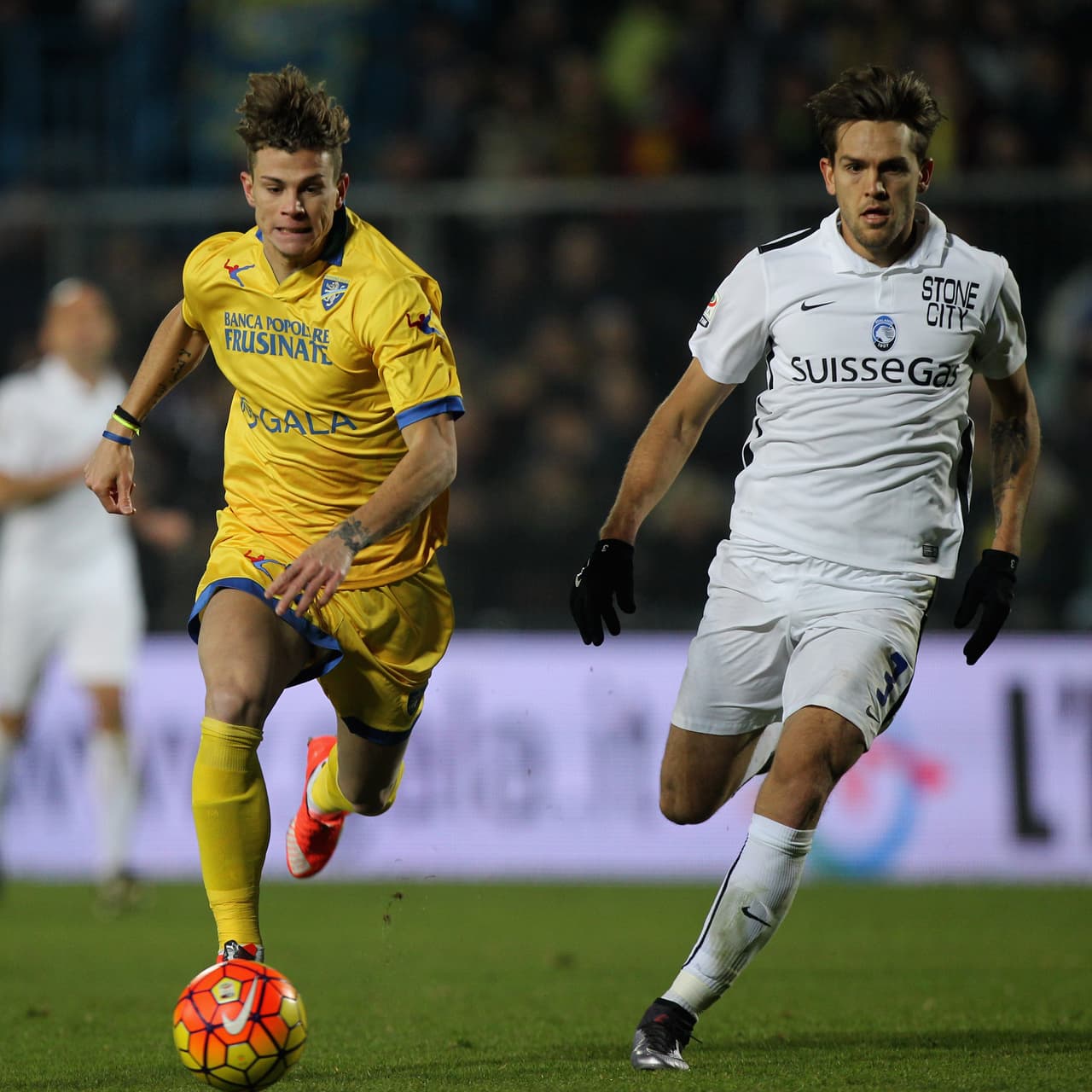 Retornó al Inter y en el verano de 2015 volvió a ser prestado, ahora al Frosinone. Jugó en 19 partidos, la mayoría como suplente, y no anotó gol.