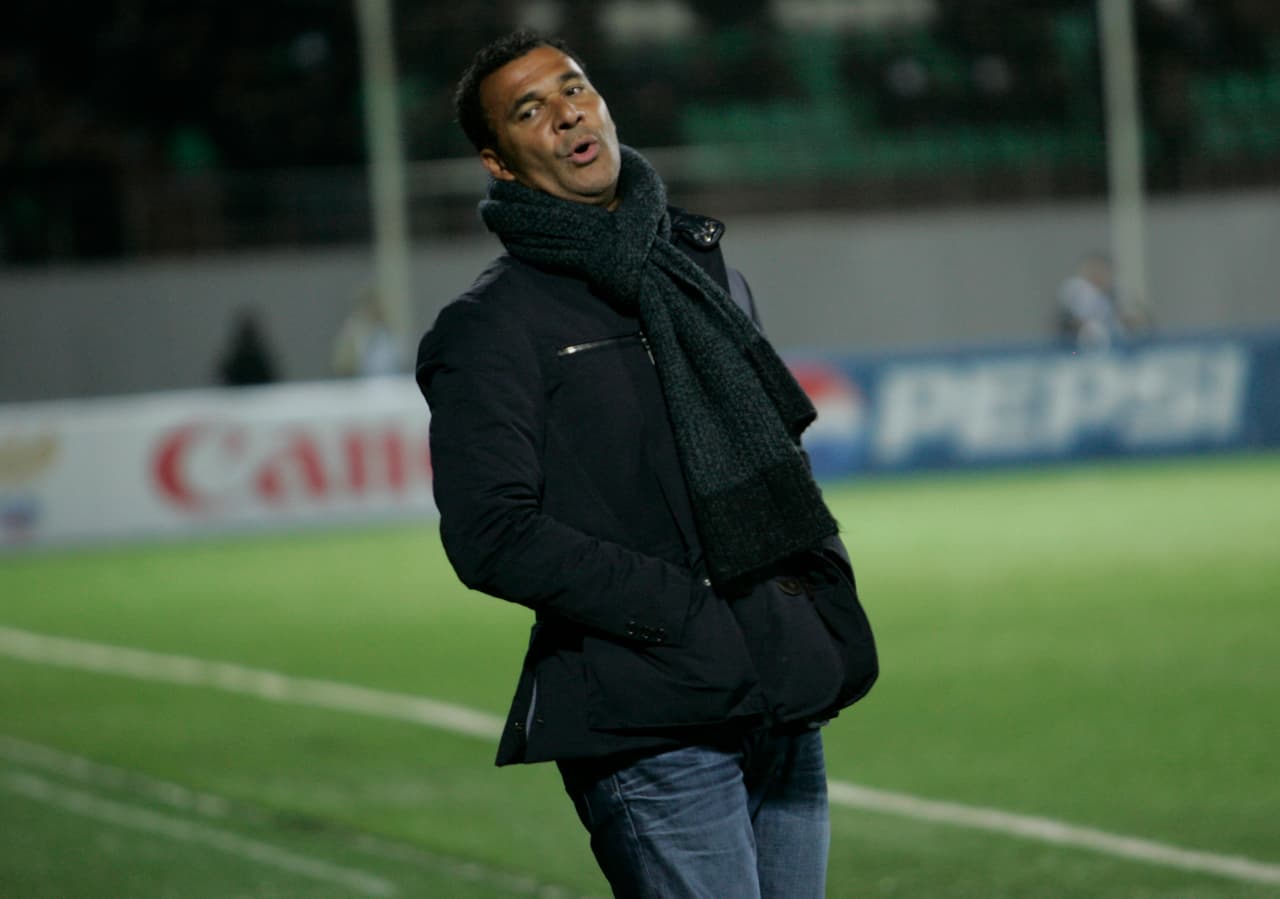 Como director técnico, su mayor logro fue llevar al Newcastle a la final de Copa, misma que perdió ante Manchester United. Probó con Feyenoord, LA Galaxy y la escuadra rusa Terek Gozny, sin tener buenos resultados.