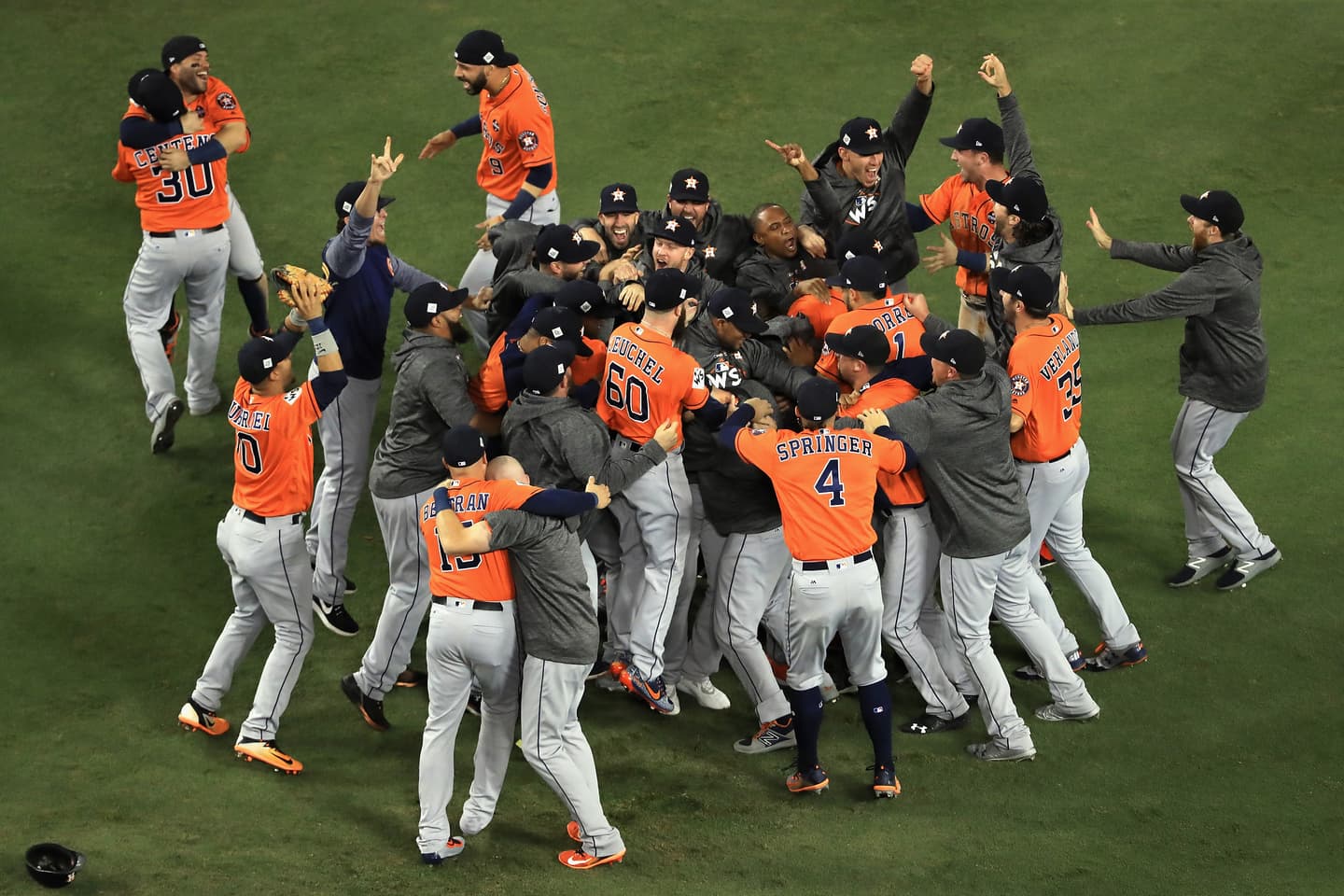 Los Astros de Houston hacen historia y ganan su primer título de Serie  Mundial ante los Dodgers de Los Ángeles