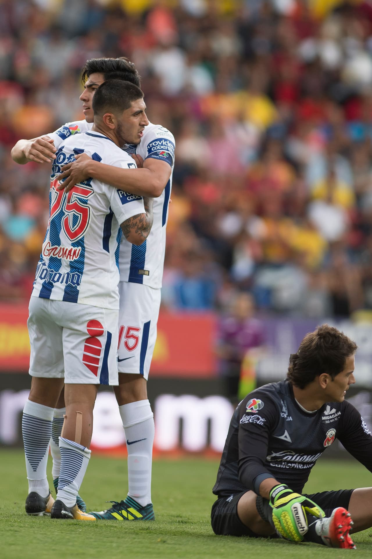Los Tuzos del Pachuca lograron su segunda victoria consecutiva tras vender 2-1 a los Monarcas