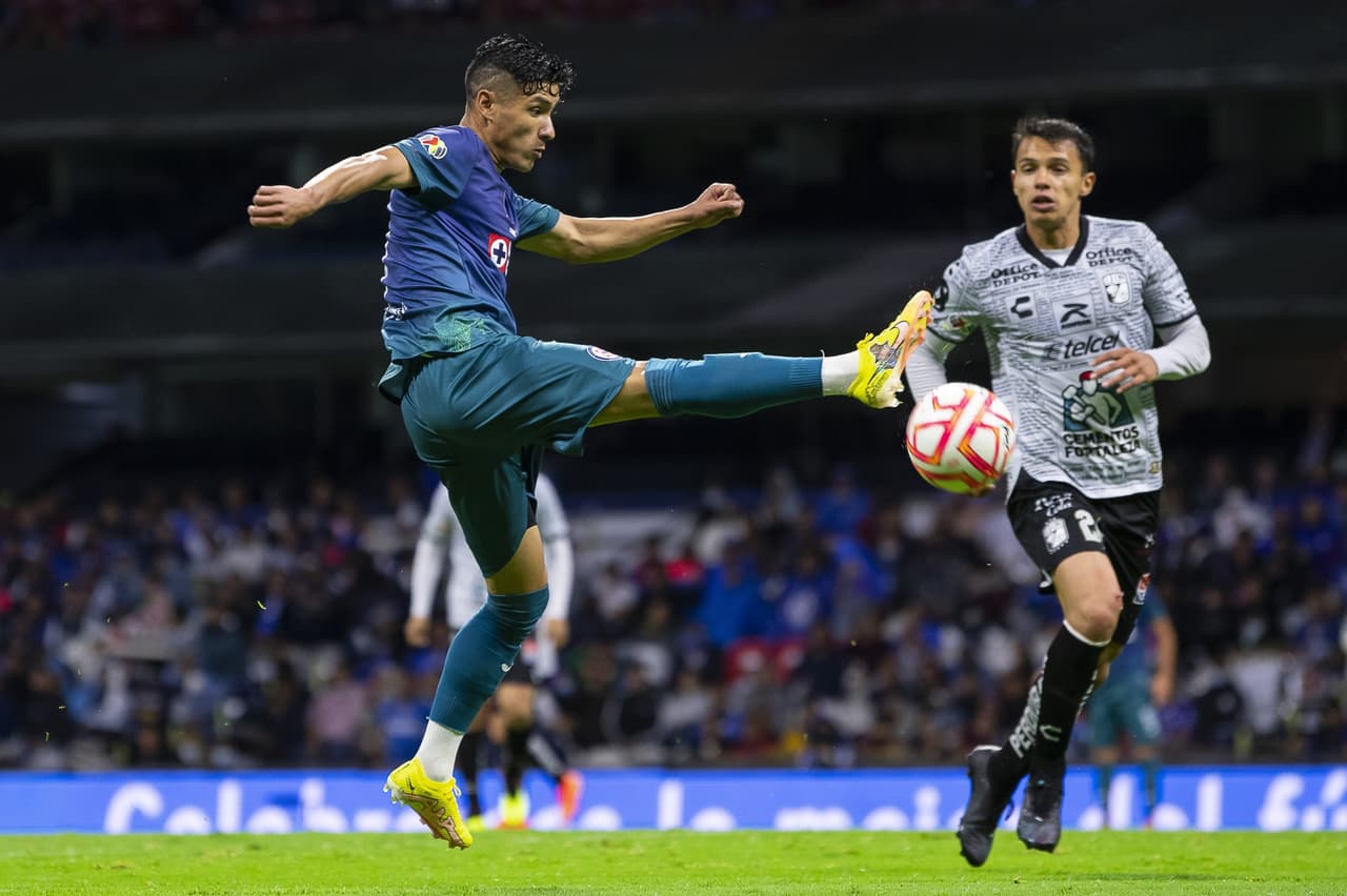 Con gol de último minuto el Cruz Azul derrotó a Léon y está más que vivo en el Apertura 2022.