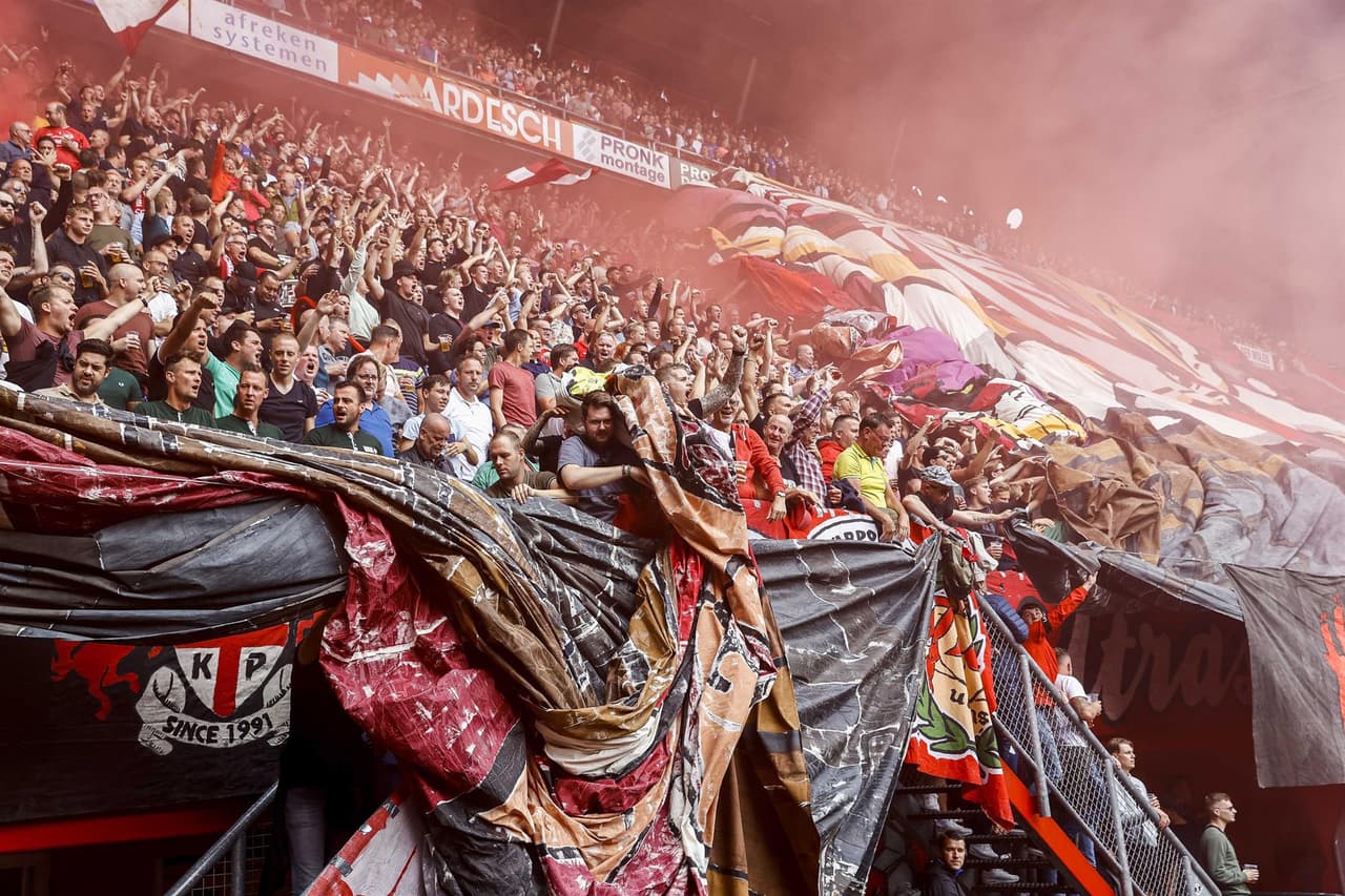 Ajax empató ante el Twente 1-1 durante la segunda jornada en la Eredivisie. Sebastian Haller abrió el marcador al minuto 52' del encuentro y, ya fue al final del encuentro, cuando Robin Propper igualó con un gol al minuto 87' a favor de los locales; Edson Álvarez jugó los 90 minutos del encuentro.