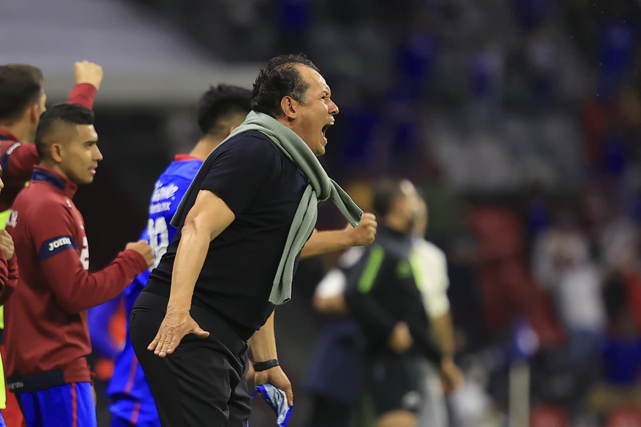 Juan Reynoso: "Estamos a dos bloques de 45 minutos" del título