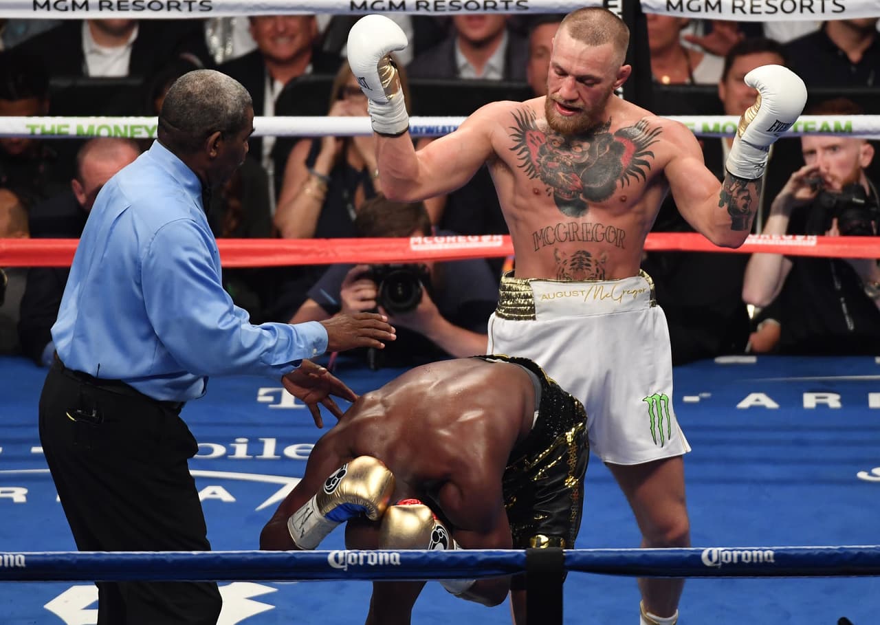 Conor McGregor se burla de Floyd Mayweather Jr. llamándolo "hijo".