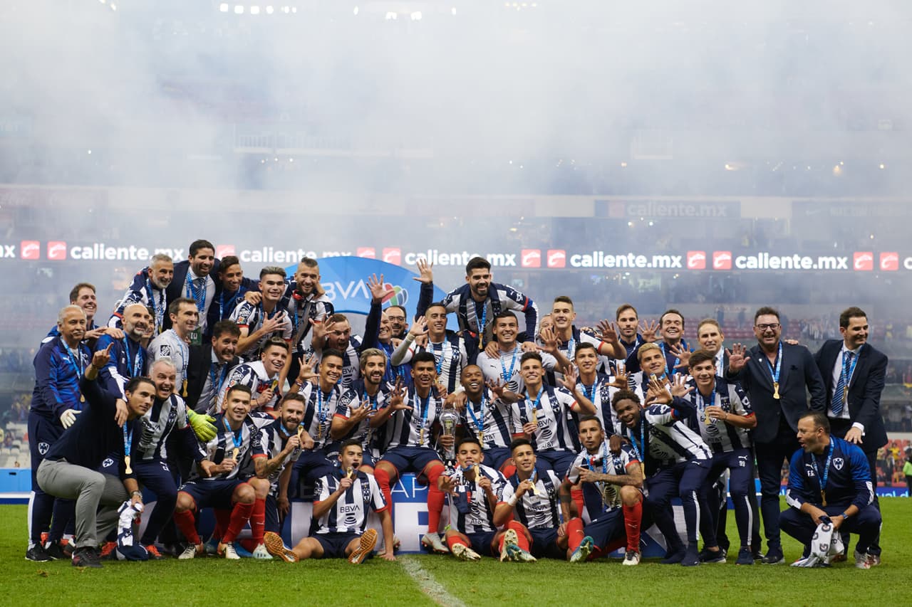 <b>Temporada 2015-2016</b>
<br>Monterrey campeón con 60 puntos | *Monterrey empatado con León, pero campeón por diferencia de goles con +18 superando el +11 de la Fiera.