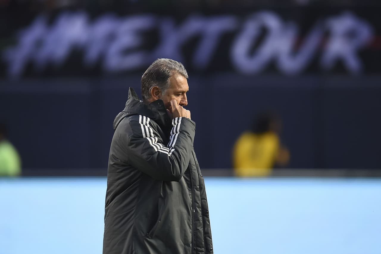 Gerardo se dirigió solitario y con tranquilidad hacia el sector de la dirección técnica y lucía pensativo.