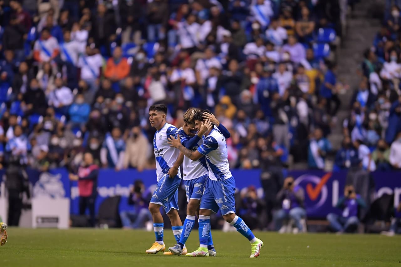 Puebla derrotó a Pumas para asegurar su lugar en el repechaje, mientras que los universitarios tienen cero posibilidades de entrar a Liguilla. Un golazo de Jordi Cortizo a los seis minutos y un autogol de Nicolás Freire a la medirá hora del primer tiempo sentenciaron a los Pumas de Lillini.