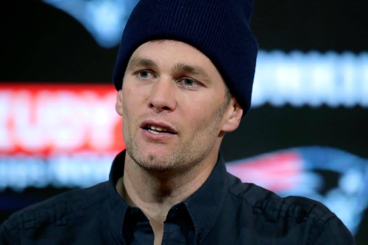 Tom Brady, la leyenda viviente de la NFL genera 45 millones de dólares anuales, ocupando la vigesimoprimera posición en el conteo de Forbes.