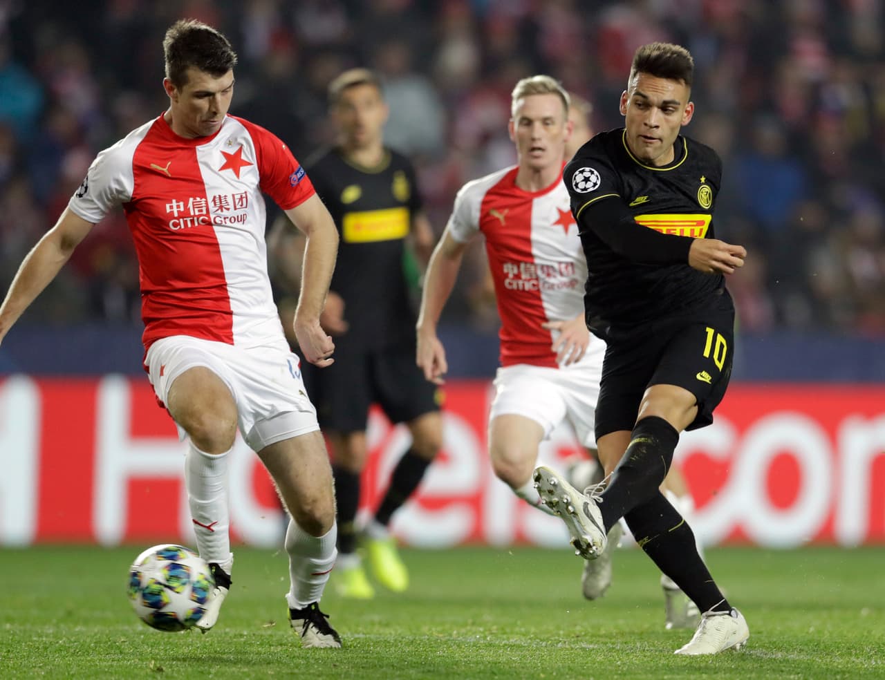 Lautaro Martínez (19’, 88’) continúa con excelente racha y marcó en dos ocasiones. Lukaku (81’) marcó el tercero para los visitantes. Soucek (37’) descontó para Slavia Praga.