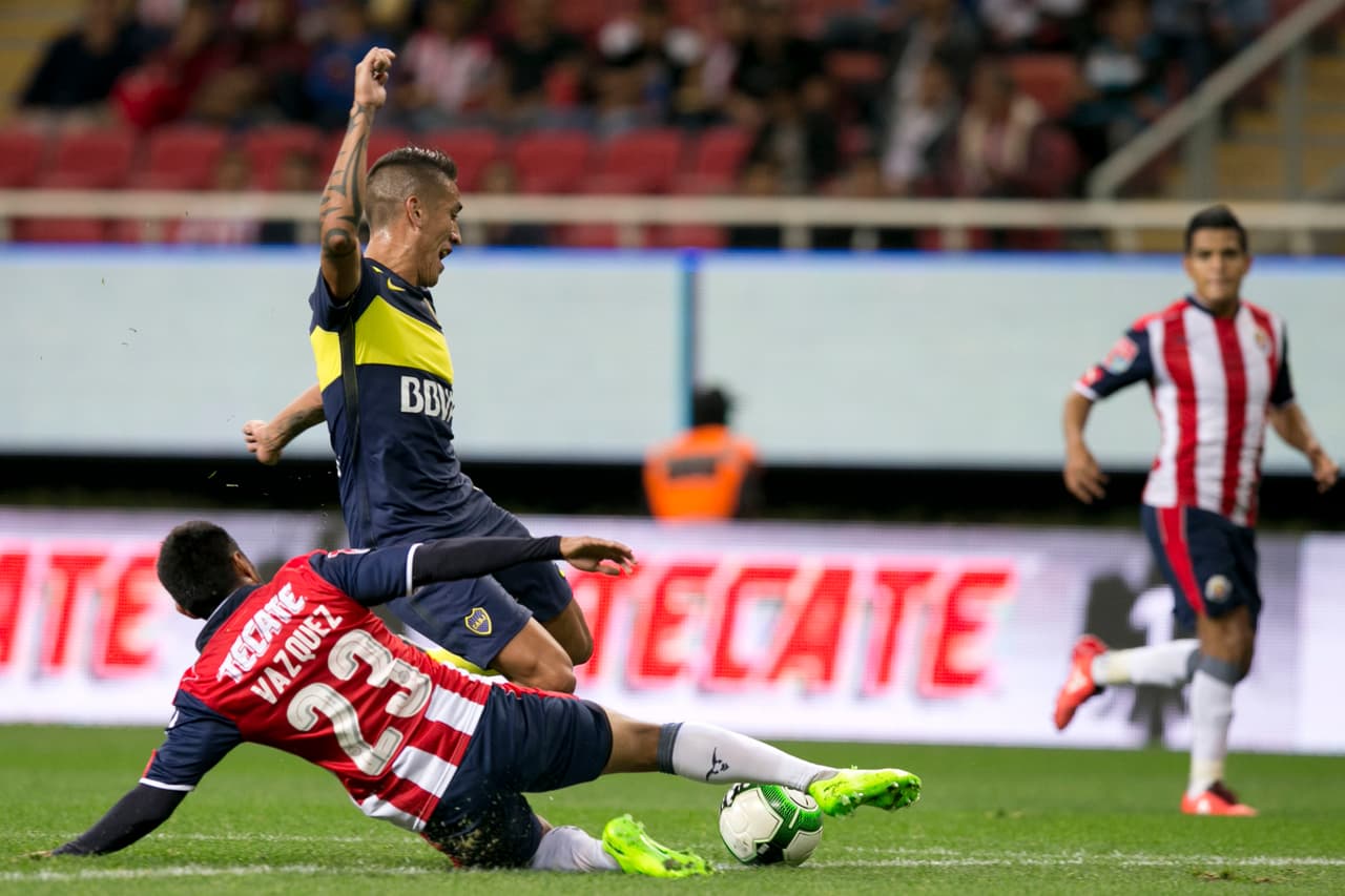 Boca generó jugadas de peligro y movió el partido todo el tiempo pero no pasó del empate a 1-1 en el tiempo regular en un partido que enfrentó a dos de los equipos más populares de México y Argentina.