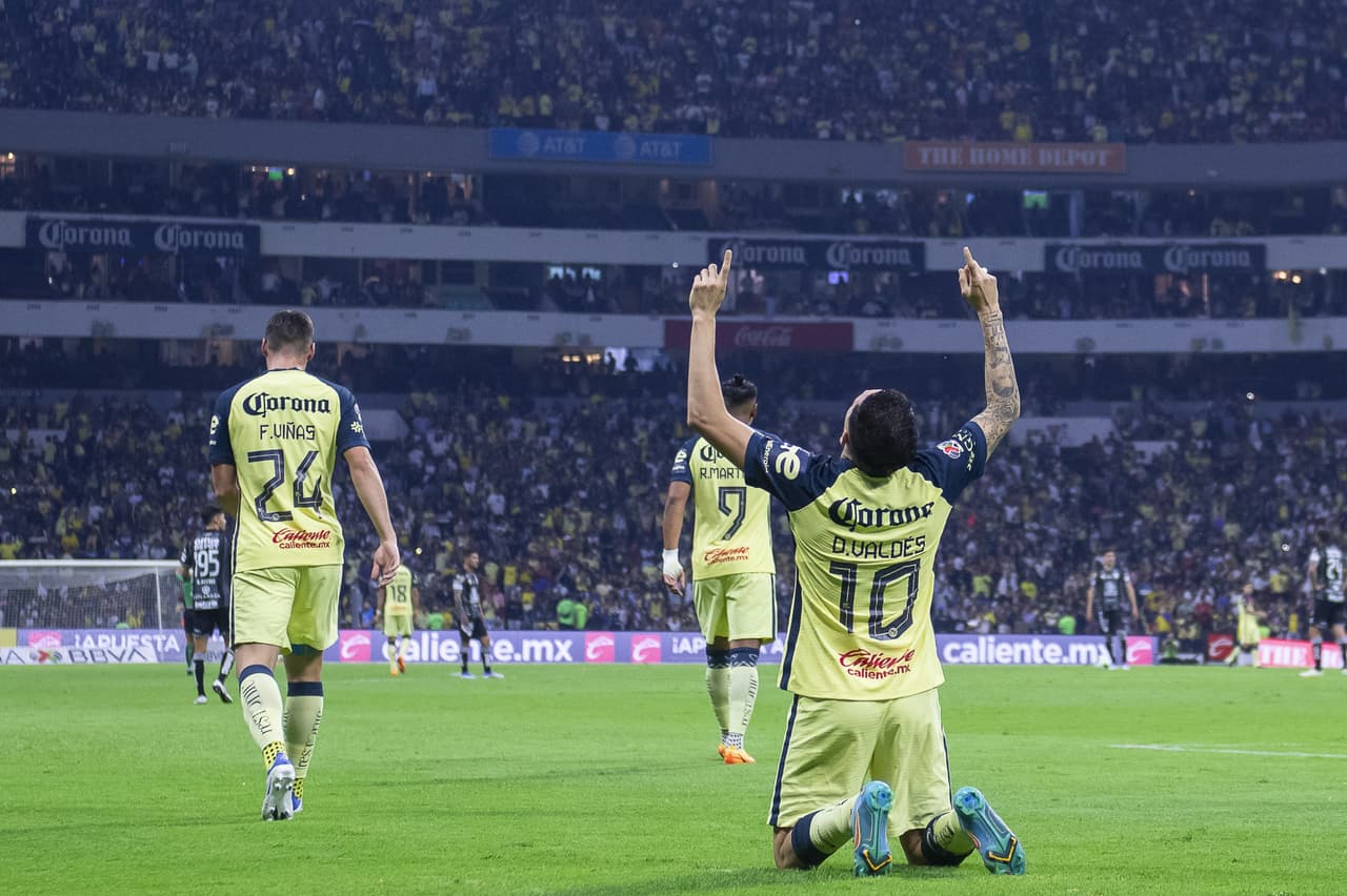 Hasta que al 54', Diego Valdés abrió el marcador para hacer explotar al Azteca. Sin embargo, su tanto terminó en el empate que por el momento deja fuera al América de la Final.