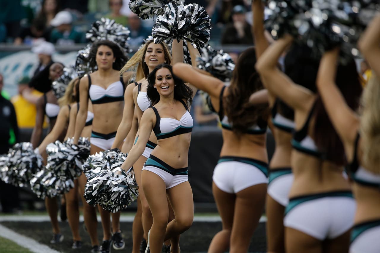 Cada semana nos deleitamos con estos "hermosos regalos de Navidad". Checa las mejores tomas de las cheerleaders en la Semana 14 NFL.