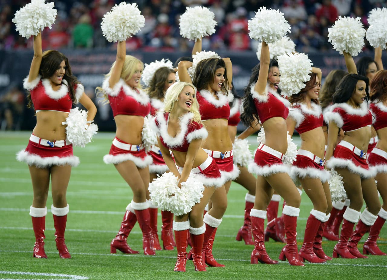 Cada semana nos deleitamos con estos "hermosos regalos de Navidad". Checa las mejores tomas de las cheerleaders en la Semana 14 NFL.