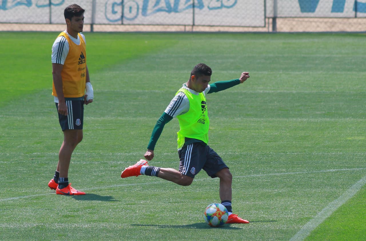 La Selección Mexicana de fútbol continuó con su preparación de cara a su primer duelo de la Copa Oro de la Concacaf que se realizará el próximo 15 de junio en el Rose Bowl de Pasadena, California, ante la Selección de Cuba en el debut de Gerardo 'tTata' Martino en una competencia internacional oficial al mando del Tricolor. Así se prepararon hoy los seleccionados.