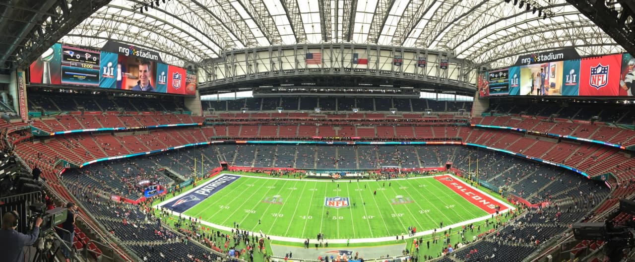 El NRG Stadium abrió sus puertas para recibir a los aficionados en el último partido de la temporada, entre New England y Atlanta, con gente que viajó hasta Houston para ver a su equipo ser campeón.