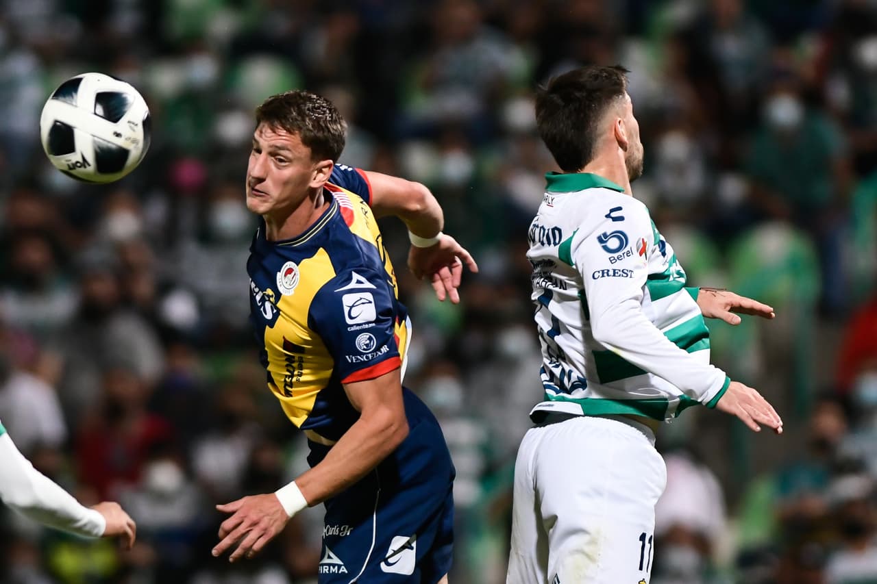 Gorriarán ve "común" que Almada pueda ser el nuevo DT de Uruguay