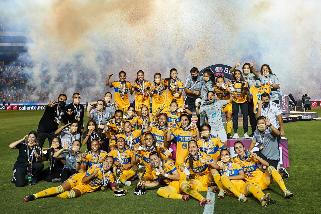 Tigres no dio oportunidad a las Chivas para reaccionar y con un contundente triunfo en la vuelta consiguió el bicampeonato.