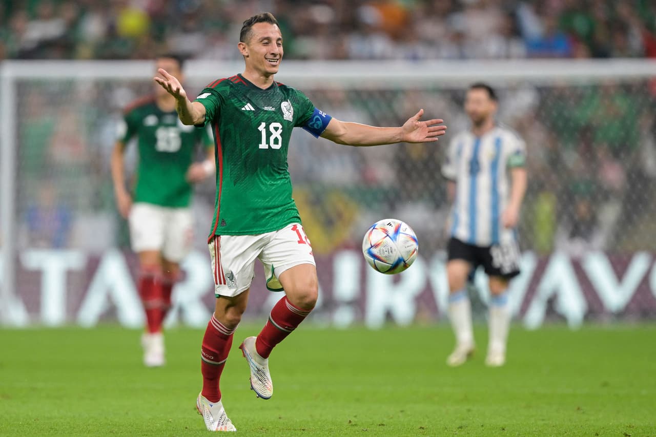 La Selección de Argentina sacó los tres puntos tres vencer a México por dos goles contra cero con las anotaciones de Messi y Fernández en el segundo tiempo con lo que se coloca en el segundo lugar del Grupo C y México cae al sótano.
