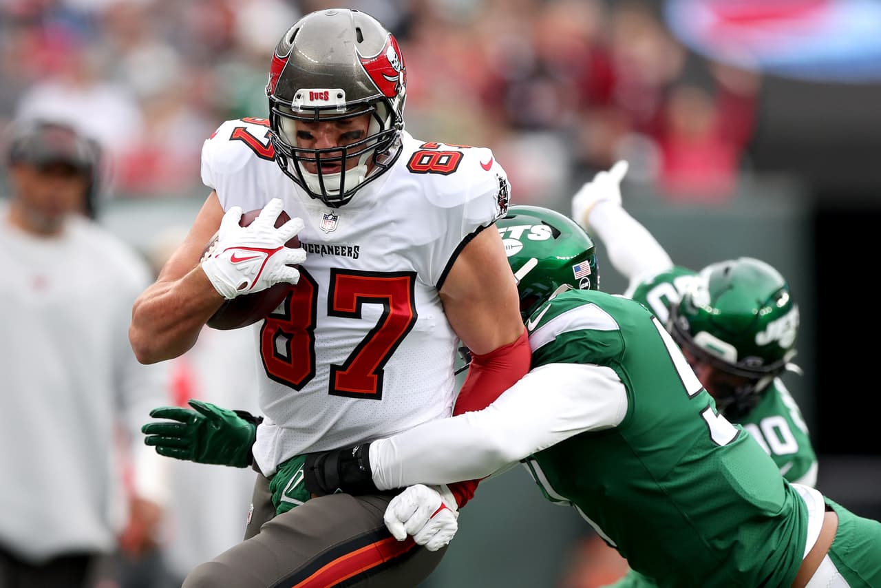 Los Bucs sacaron una apretada y sufrida victoria sobre los Jets. El protagonista no fue Tom Brady, sino Antonio Brown, quien tras una rabieta se quitó el uniforme y salió del campo. Momentos después, Bruce Arians confirmó la baja del receptor.