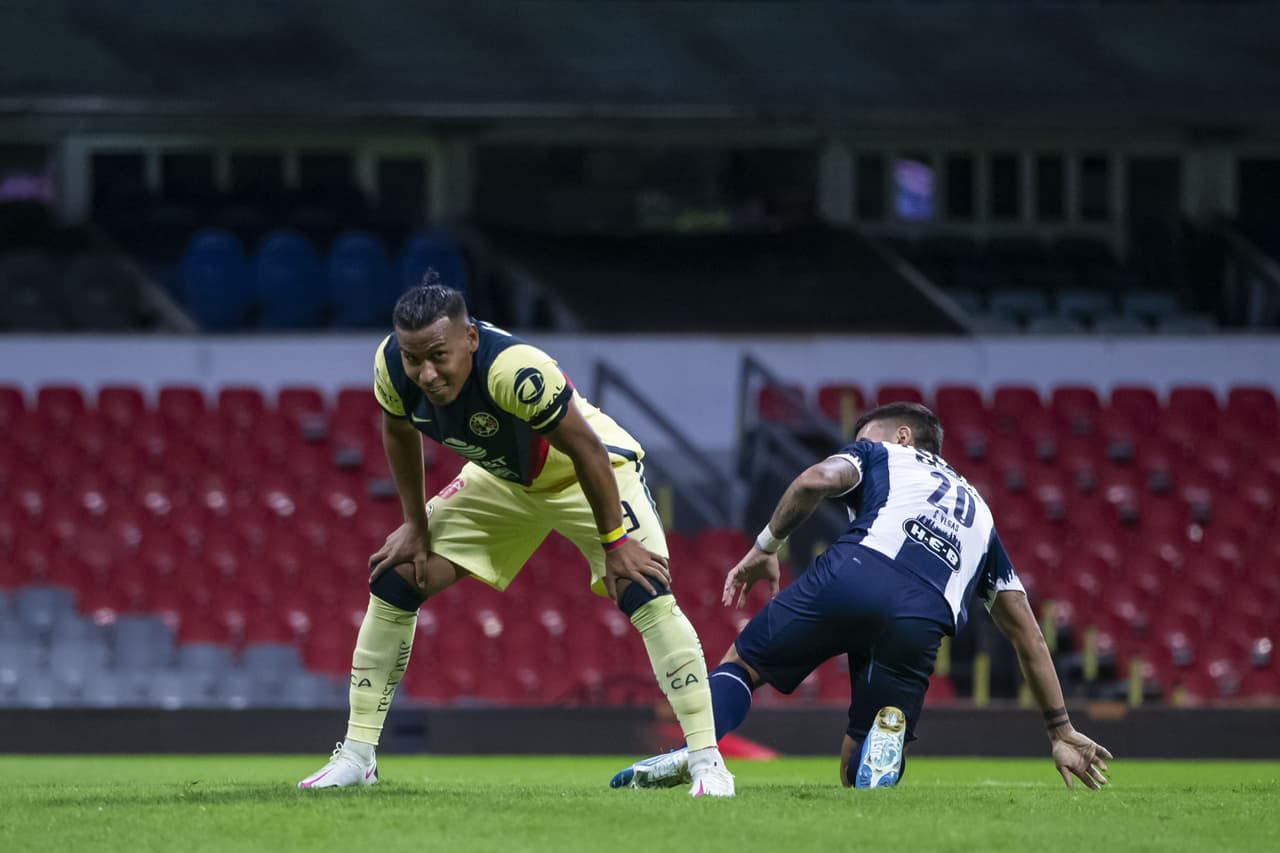 Roger Martínez tuvo el empate al 32’, pero desaprovechó la oportunidad.