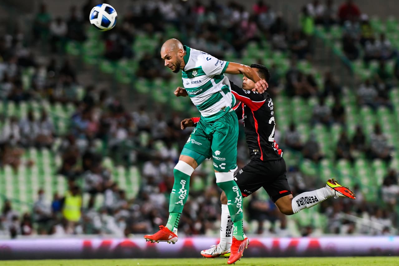 Julián Quiñones adelantó al conjunto visitante al minuto 25, pero Santos no se quedó de brazos cruzados y al minuto 69 Félix Torres se encargó de firmar el empate 1-1.