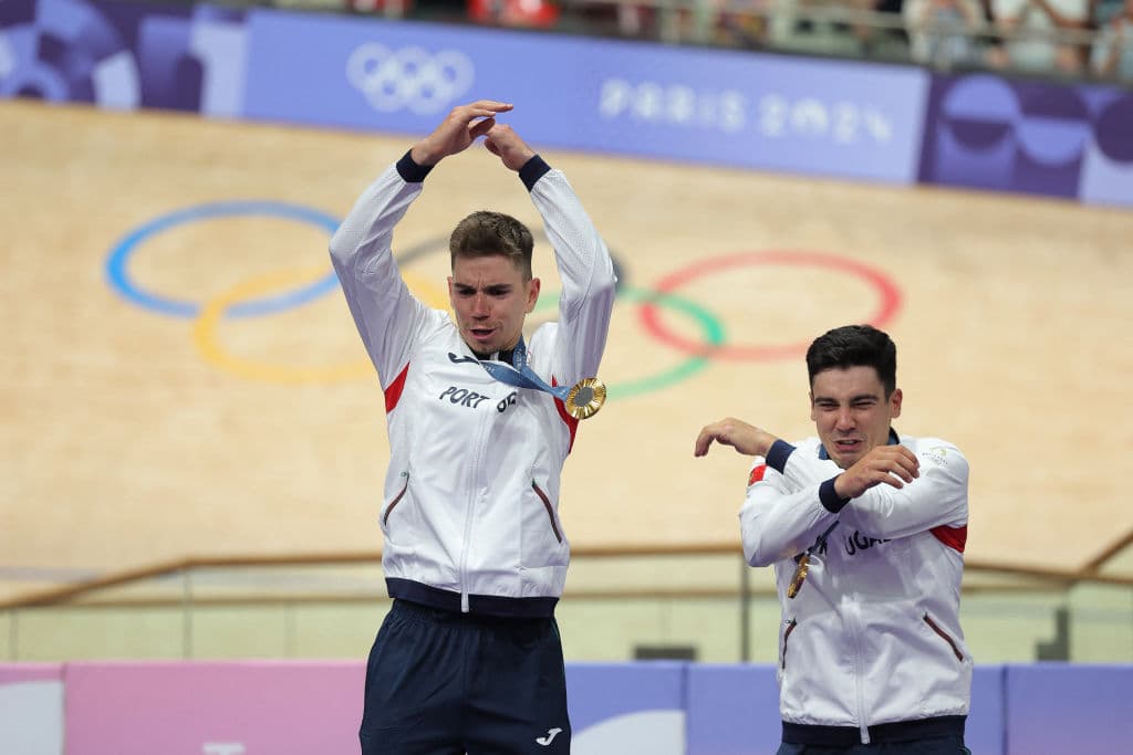 El lindo gesto de Cristiano Ronaldo con ciclistas que celebran medalla de oro imitándolo