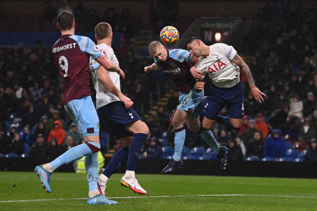 Totteham cae ante el penúltimo equipo de la tabla en la Premier League, Burnley, con marcador de 1-0, partido pendiente de la J13. El único gol de la tarde fue por parte de Ben Mee al 71'.