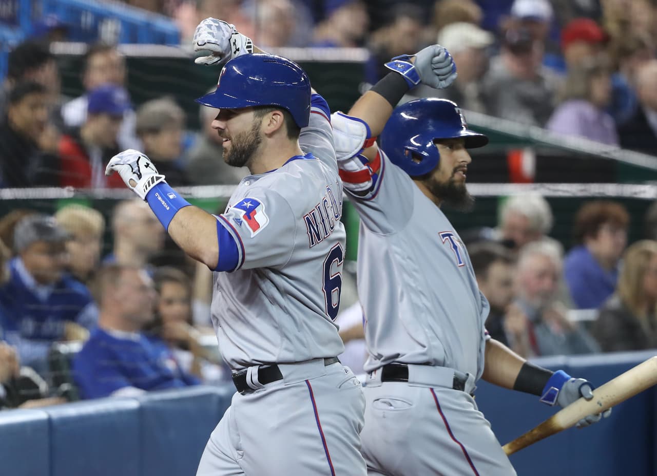 Texas superó 2-1 a Toronto