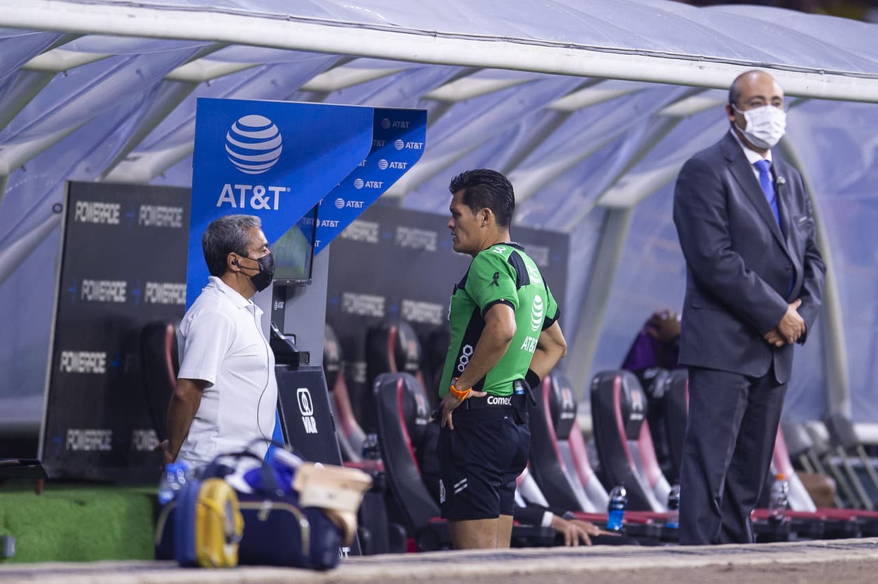 Un gol de penal de Nico Ibáñez al 82' le dio el dramático empate al Pachuca en la ida de Semifinales ante América celebrado en el Estadio Azteca.