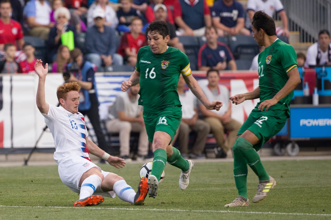 Bolivia tuvo algunos intentos de reaccionar, pero Estados Unidos lució sólido. Con el 1-0 se fueron ambos al descanso.