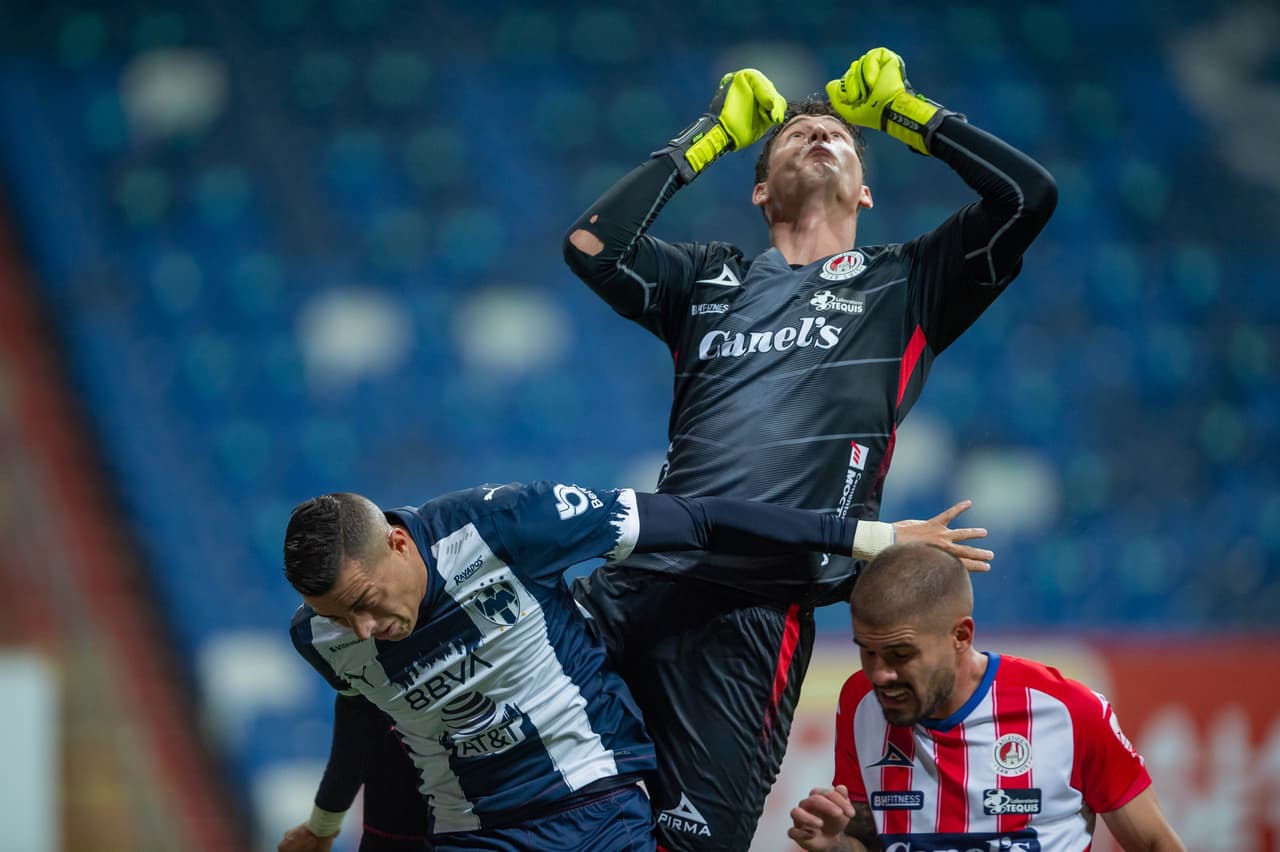 Los primeros 20 minutos fueron de asedio por parte de Rayados gracias al empuje de Avilés Hurtado y Dorlan Pabón.