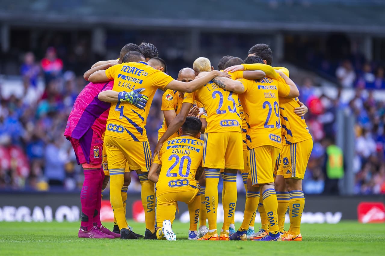 Tigres aprovechó las tímidas intenciones ofensivas de Cruz Azul y se puso en ventaja, la Máquina celeste intentó reaccionar en el segundo tiempo pero no le alcanzó para emparejar y el equipo del Piojo se llevó la ventaja.
